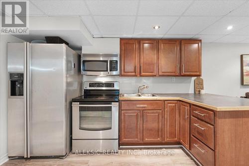 62 Greencedar Drive, Hamilton, ON - Indoor Photo Showing Kitchen With Double Sink