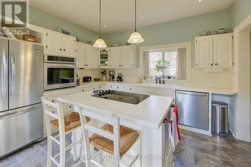 22 Harvey Street, Cambridge, ON - Indoor Photo Showing Kitchen