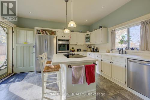 22 Harvey Street, Cambridge, ON - Indoor Photo Showing Kitchen