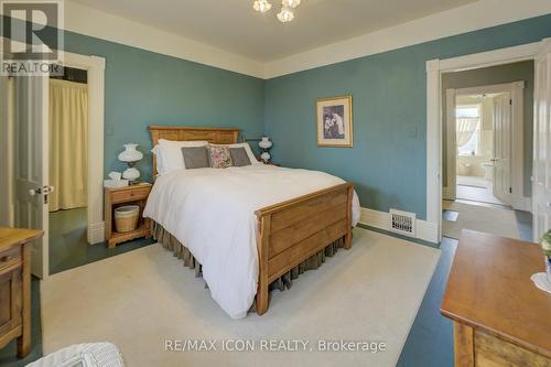 22 Harvey Street, Cambridge, ON - Indoor Photo Showing Bedroom