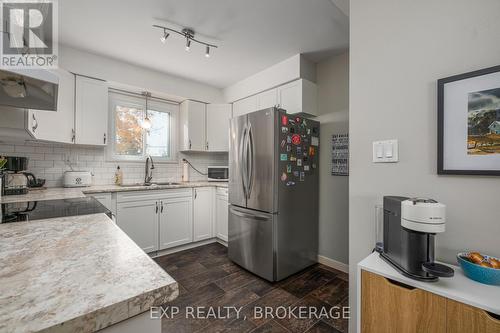 1056 Pinewood Place, Kingston (City Northwest), ON - Indoor Photo Showing Kitchen