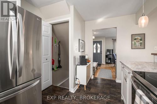 1056 Pinewood Place, Kingston (City Northwest), ON - Indoor Photo Showing Kitchen With Upgraded Kitchen