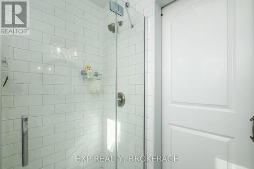 1056 Pinewood Place, Kingston (City Northwest), ON - Indoor Photo Showing Bathroom