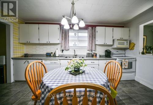 173 Columbus Avenue, Timmins (Timmins South - West), ON - Indoor Photo Showing Dining Room