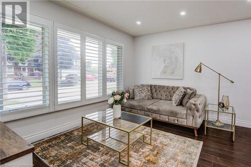 49 Vardon Avenue, Cambridge, ON - Indoor Photo Showing Living Room