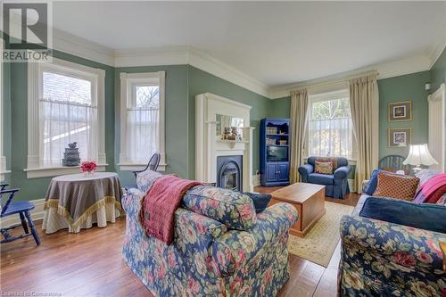 22 Harvey Street, Cambridge, ON - Indoor Photo Showing Living Room