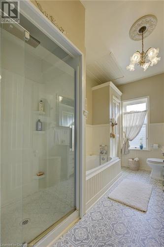 22 Harvey Street, Cambridge, ON - Indoor Photo Showing Bathroom