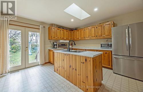 17 Balaclava Street, St. Thomas, ON - Indoor Photo Showing Kitchen