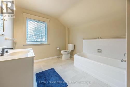 17 Balaclava Street, St. Thomas, ON - Indoor Photo Showing Bathroom