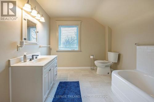 17 Balaclava Street, St. Thomas, ON - Indoor Photo Showing Bathroom