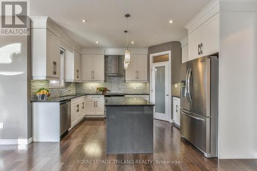 1281 Waterwheel Road, London, ON - Indoor Photo Showing Kitchen With Upgraded Kitchen