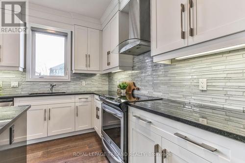 1281 Waterwheel Road, London, ON - Indoor Photo Showing Kitchen With Upgraded Kitchen