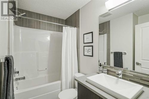 118 Walden Circle Se, Calgary, AB - Indoor Photo Showing Bathroom