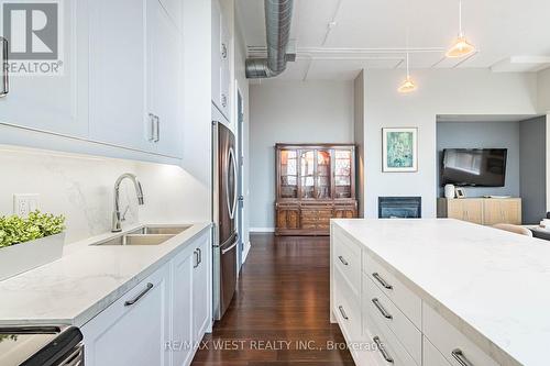 821 - 155 Dalhousie Street, Toronto, ON - Indoor Photo Showing Kitchen With Double Sink With Upgraded Kitchen