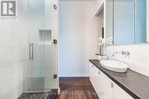 821 - 155 Dalhousie Street, Toronto, ON - Indoor Photo Showing Bathroom