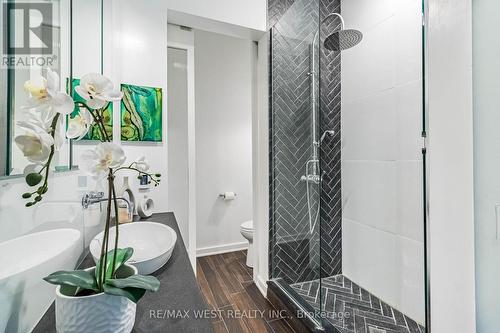 821 - 155 Dalhousie Street, Toronto, ON - Indoor Photo Showing Bathroom