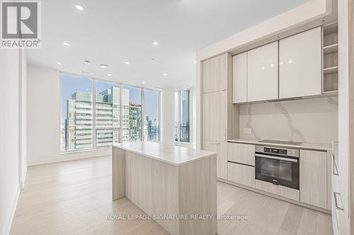 4005 - 15 Mercer Street, Toronto, ON - Indoor Photo Showing Kitchen