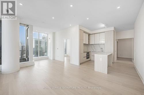 4005 - 15 Mercer Street, Toronto, ON - Indoor Photo Showing Kitchen