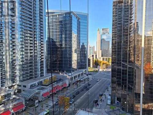 1018 - 4955 Yonge Street, Toronto, ON - Outdoor With Facade