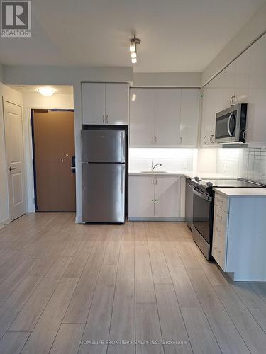 1018 - 4955 Yonge Street, Toronto, ON - Indoor Photo Showing Kitchen