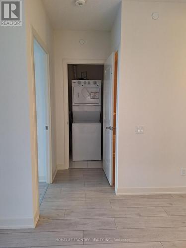 1018 - 4955 Yonge Street, Toronto, ON - Indoor Photo Showing Laundry Room