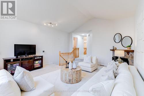 126 Rush Road, Aurora, ON - Indoor Photo Showing Living Room