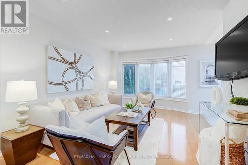 126 Rush Road, Aurora, ON - Indoor Photo Showing Living Room