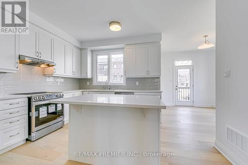 1220 Poppy Gardens, Oakville, ON - Indoor Photo Showing Kitchen