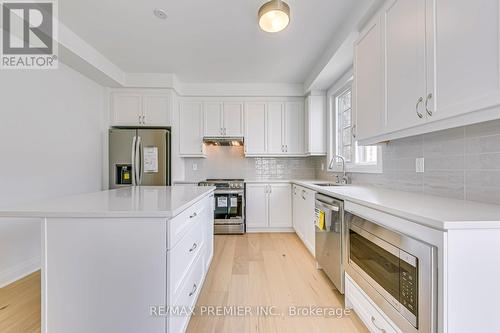 1220 Poppy Gardens, Oakville, ON - Indoor Photo Showing Kitchen With Stainless Steel Kitchen With Upgraded Kitchen