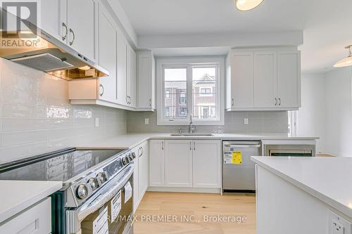 1220 Poppy Gardens, Oakville, ON - Indoor Photo Showing Kitchen