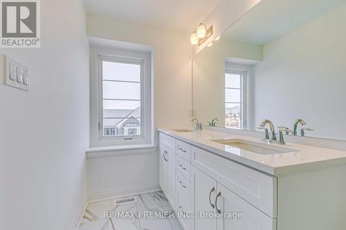 1220 Poppy Gardens, Oakville, ON - Indoor Photo Showing Bathroom