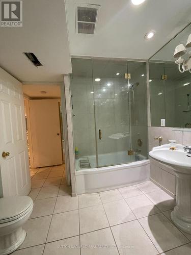 15500 Leslie Street, Aurora, ON - Indoor Photo Showing Bathroom