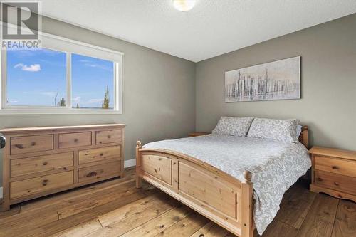 2nd bedroom - 209 Hidden Creek Road Nw, Calgary, AB - Indoor Photo Showing Bedroom