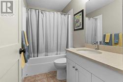 2nd level 4-piece bathroom - 