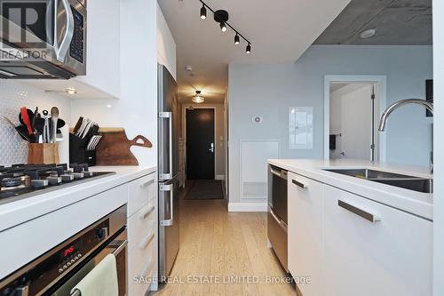 3303 - 224 King Street W, Toronto, ON - Indoor Photo Showing Kitchen