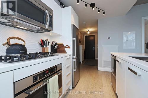 3303 - 224 King Street W, Toronto, ON - Indoor Photo Showing Kitchen