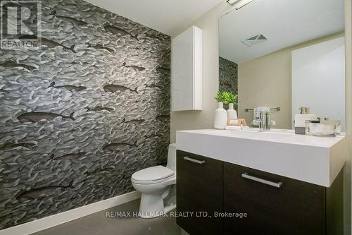 Lw9 - 90 Broadview Avenue, Toronto, ON - Indoor Photo Showing Bathroom