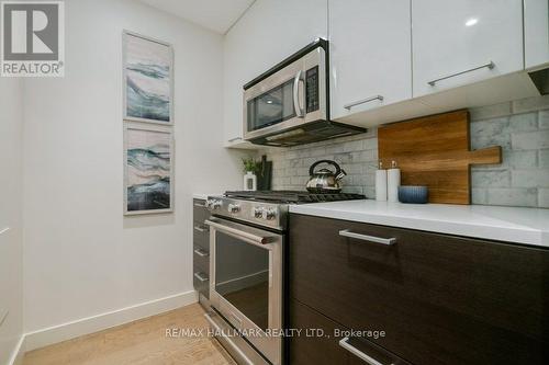 Lw9 - 90 Broadview Avenue, Toronto, ON - Indoor Photo Showing Kitchen