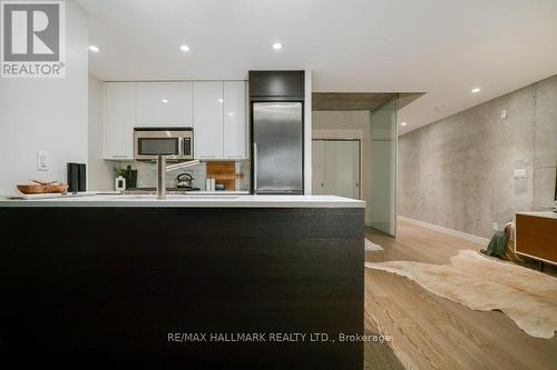 Lw9 - 90 Broadview Avenue, Toronto, ON - Indoor Photo Showing Kitchen