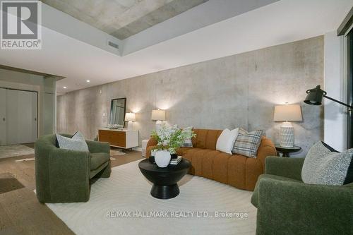 Lw9 - 90 Broadview Avenue, Toronto, ON - Indoor Photo Showing Living Room