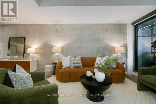 Lw9 - 90 Broadview Avenue, Toronto, ON - Indoor Photo Showing Living Room