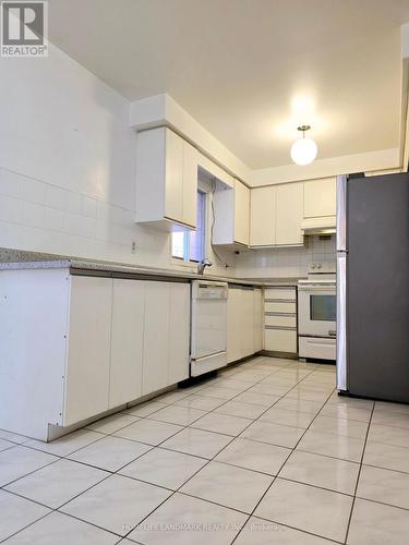 48 Portofino Court, Vaughan, ON - Indoor Photo Showing Kitchen