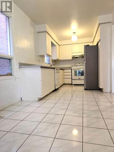 48 Portofino Court, Vaughan, ON - Indoor Photo Showing Kitchen