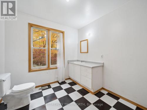 74 15 N Line, Oro-Medonte, ON - Indoor Photo Showing Bathroom