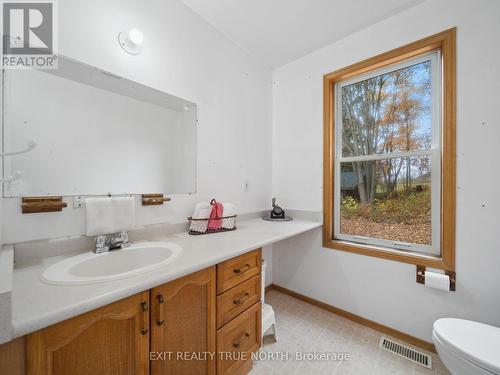 74 15 N Line, Oro-Medonte, ON - Indoor Photo Showing Bathroom