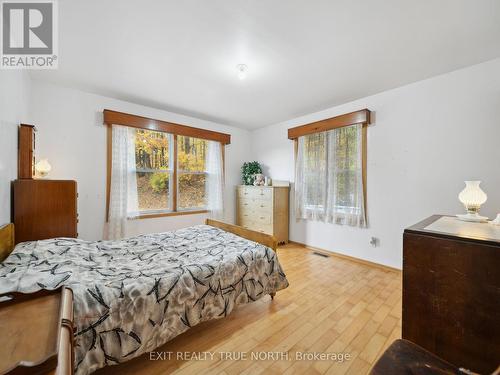 74 15 N Line, Oro-Medonte, ON - Indoor Photo Showing Bedroom