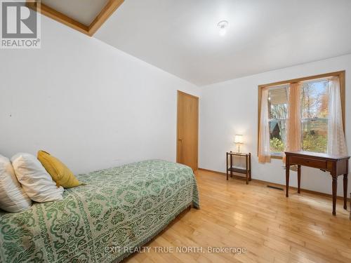 74 15 N Line, Oro-Medonte, ON - Indoor Photo Showing Bedroom