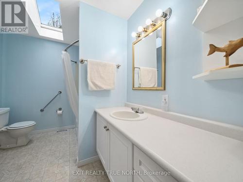 74 15 N Line, Oro-Medonte, ON - Indoor Photo Showing Bathroom