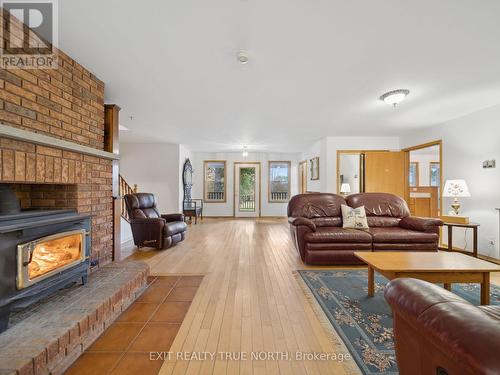 74 15 N Line, Oro-Medonte, ON - Indoor Photo Showing Living Room With Fireplace