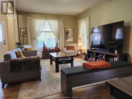 85 Ann Street, Thamesville, ON - Indoor Photo Showing Living Room